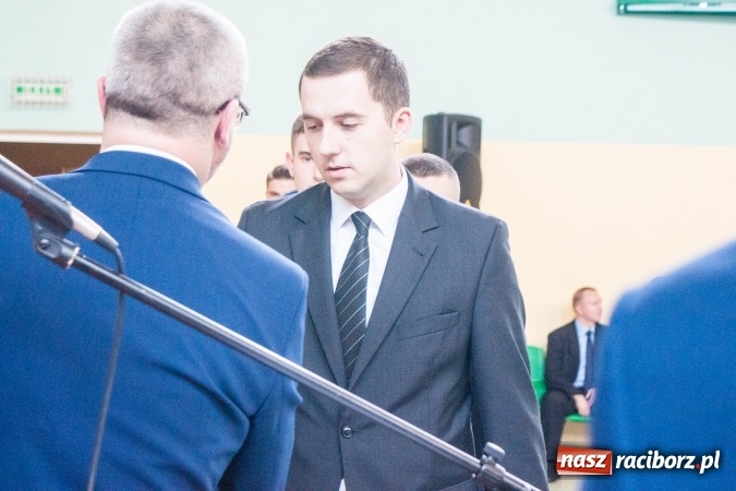 Zdjęcie w galerii na portalu naszraciborz.pl: Uroczystość wręczenia świadectw klasom maturalnym w CKZiU nr 2 wiadomości z regionu