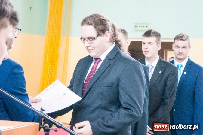 Zdjęcie w galerii na portalu naszraciborz.pl: Uroczystość wręczenia świadectw klasom maturalnym w CKZiU nr 2 wiadomości z regionu