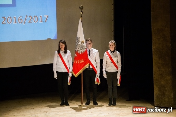 Zdjęcie w galerii na portalu naszraciborz.pl: CKZiU nr 1 pożegnało dziś swoich absolwentów wiadomości z regionu