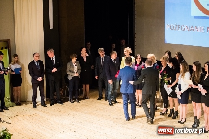 Zdjęcie w galerii na portalu naszraciborz.pl: CKZiU nr 1 pożegnało dziś swoich absolwentów wiadomości z regionu