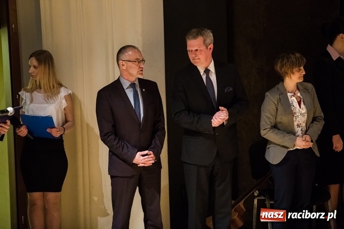 Zdjęcie w galerii na portalu naszraciborz.pl: CKZiU nr 1 pożegnało dziś swoich absolwentów wiadomości z regionu