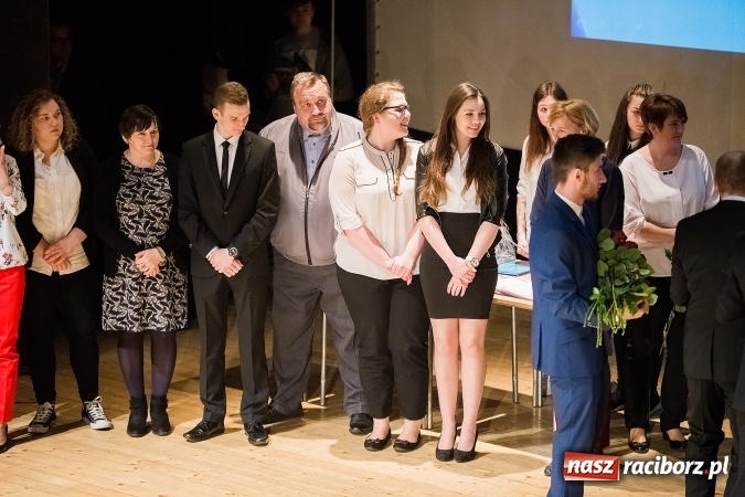 Zdjęcie w galerii na portalu naszraciborz.pl: CKZiU nr 1 pożegnało dziś swoich absolwentów wiadomości z regionu