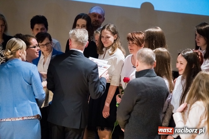 Zdjęcie w galerii na portalu naszraciborz.pl: CKZiU nr 1 pożegnało dziś swoich absolwentów wiadomości z regionu