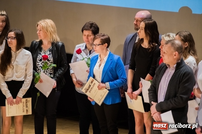 Zdjęcie w galerii na portalu naszraciborz.pl: CKZiU nr 1 pożegnało dziś swoich absolwentów wiadomości z regionu
