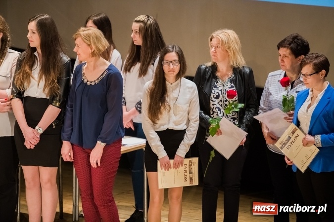 Zdjęcie w galerii na portalu naszraciborz.pl: CKZiU nr 1 pożegnało dziś swoich absolwentów wiadomości z regionu