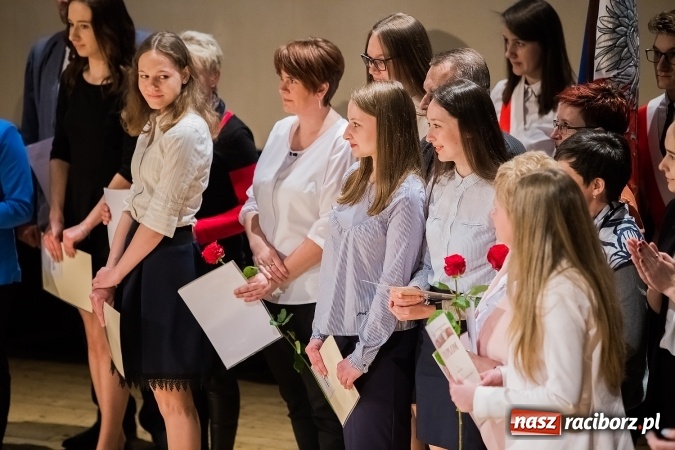 Zdjęcie w galerii na portalu naszraciborz.pl: CKZiU nr 1 pożegnało dziś swoich absolwentów wiadomości z regionu