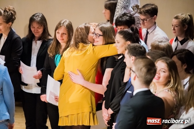 Zdjęcie w galerii na portalu naszraciborz.pl: CKZiU nr 1 pożegnało dziś swoich absolwentów wiadomości z regionu