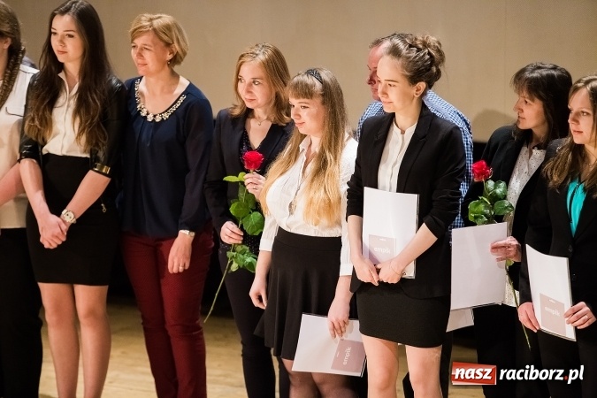 Zdjęcie w galerii na portalu naszraciborz.pl: CKZiU nr 1 pożegnało dziś swoich absolwentów wiadomości z regionu