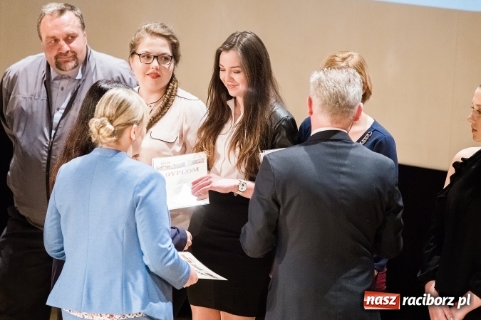 Zdjęcie w galerii na portalu naszraciborz.pl: CKZiU nr 1 pożegnało dziś swoich absolwentów wiadomości z regionu