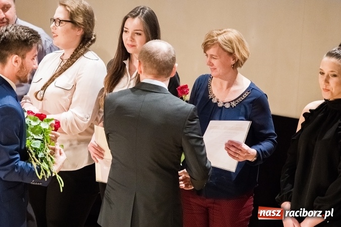 Zdjęcie w galerii na portalu naszraciborz.pl: CKZiU nr 1 pożegnało dziś swoich absolwentów wiadomości z regionu