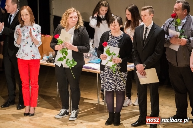 Zdjęcie w galerii na portalu naszraciborz.pl: CKZiU nr 1 pożegnało dziś swoich absolwentów wiadomości z regionu