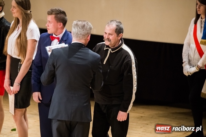 Zdjęcie w galerii na portalu naszraciborz.pl: CKZiU nr 1 pożegnało dziś swoich absolwentów wiadomości z regionu