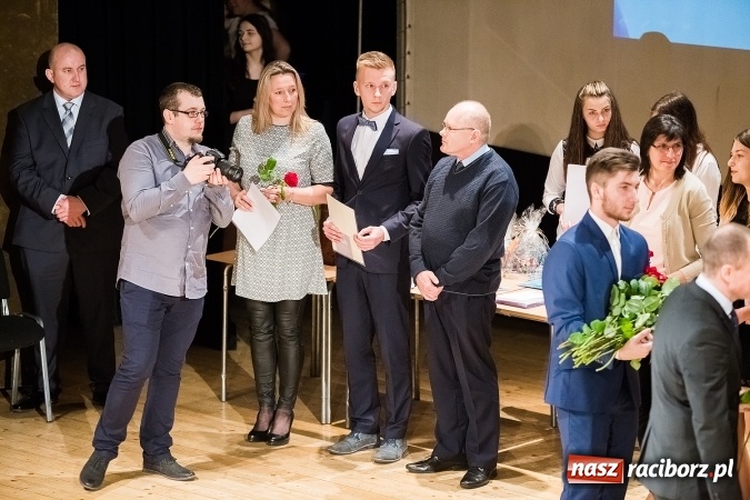 Zdjęcie w galerii na portalu naszraciborz.pl: CKZiU nr 1 pożegnało dziś swoich absolwentów wiadomości z regionu