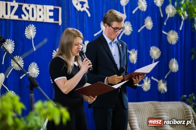 Zdjęcie w galerii na portalu naszraciborz.pl: II LO pożegnało maturzystów. Teraz już tylko egzamin dojrzałości wiadomości z regionu