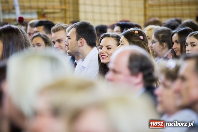 Zdjęcie w galerii na portalu naszraciborz.pl: II LO pożegnało maturzystów. Teraz już tylko egzamin dojrzałości wiadomości z regionu