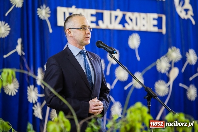 Zdjęcie w galerii na portalu naszraciborz.pl: II LO pożegnało maturzystów. Teraz już tylko egzamin dojrzałości wiadomości z regionu