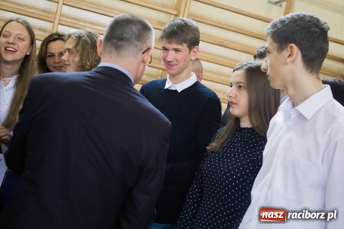 Zdjęcie w galerii na portalu naszraciborz.pl: II LO pożegnało maturzystów. Teraz już tylko egzamin dojrzałości wiadomości z regionu