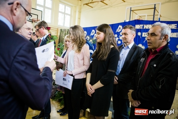 Zdjęcie w galerii na portalu naszraciborz.pl: II LO pożegnało maturzystów. Teraz już tylko egzamin dojrzałości wiadomości z regionu