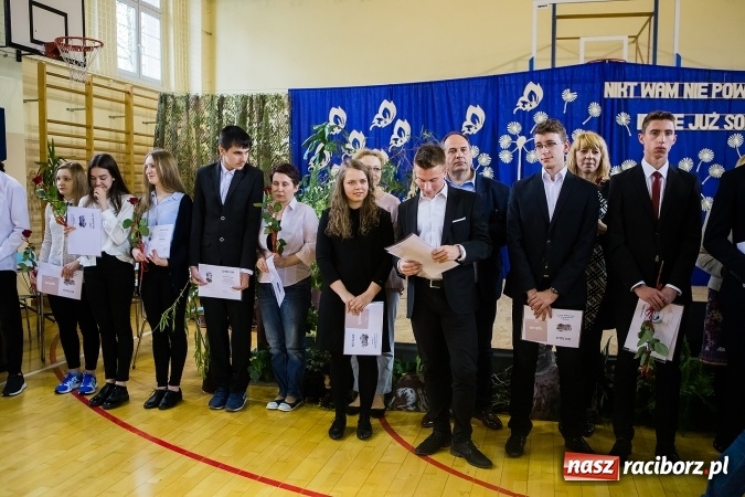 Zdjęcie w galerii na portalu naszraciborz.pl: II LO pożegnało maturzystów. Teraz już tylko egzamin dojrzałości wiadomości z regionu