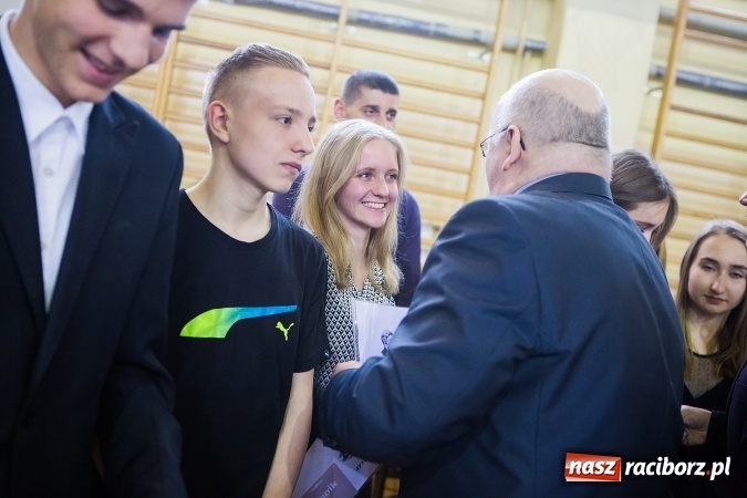 Zdjęcie w galerii na portalu naszraciborz.pl: II LO pożegnało maturzystów. Teraz już tylko egzamin dojrzałości wiadomości z regionu