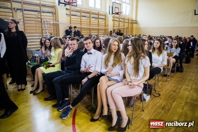 Zdjęcie w galerii na portalu naszraciborz.pl: II LO pożegnało maturzystów. Teraz już tylko egzamin dojrzałości wiadomości z regionu