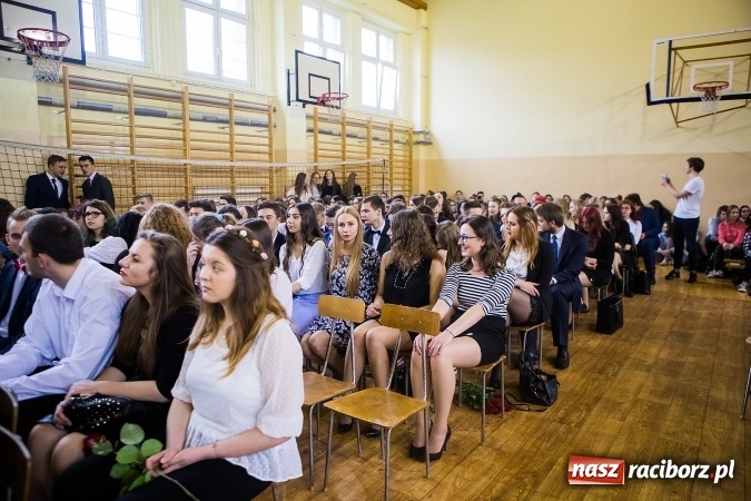 Zdjęcie w galerii na portalu naszraciborz.pl: II LO pożegnało maturzystów. Teraz już tylko egzamin dojrzałości wiadomości z regionu