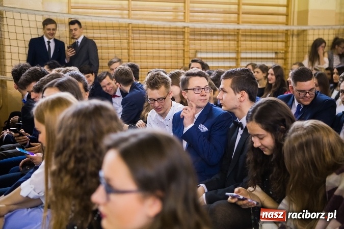 Zdjęcie w galerii na portalu naszraciborz.pl: II LO pożegnało maturzystów. Teraz już tylko egzamin dojrzałości wiadomości z regionu
