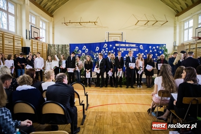 Zdjęcie w galerii na portalu naszraciborz.pl: II LO pożegnało maturzystów. Teraz już tylko egzamin dojrzałości wiadomości z regionu