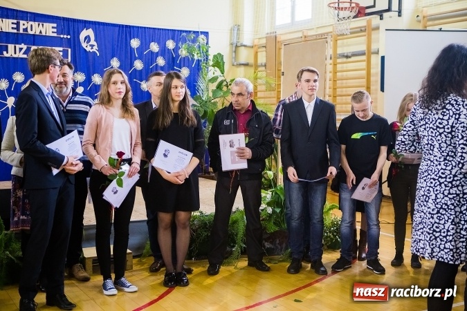 Zdjęcie w galerii na portalu naszraciborz.pl: II LO pożegnało maturzystów. Teraz już tylko egzamin dojrzałości wiadomości z regionu