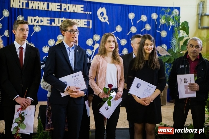 Zdjęcie w galerii na portalu naszraciborz.pl: II LO pożegnało maturzystów. Teraz już tylko egzamin dojrzałości wiadomości z regionu