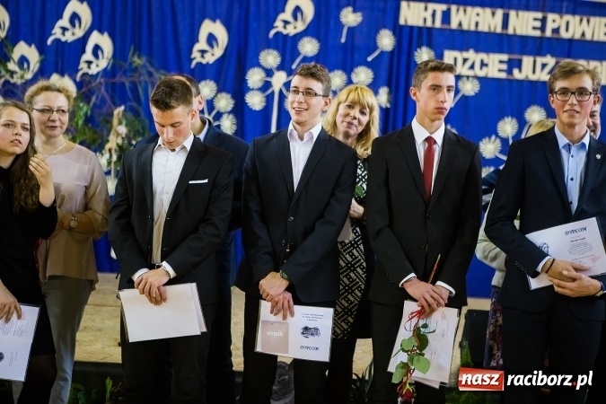 Zdjęcie w galerii na portalu naszraciborz.pl: II LO pożegnało maturzystów. Teraz już tylko egzamin dojrzałości wiadomości z regionu