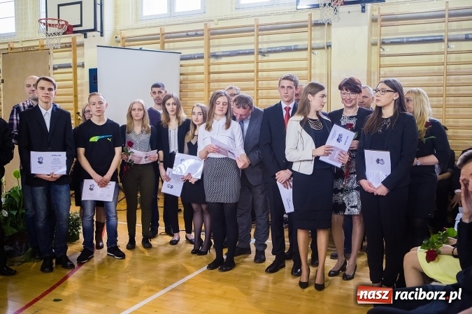 Zdjęcie w galerii na portalu naszraciborz.pl: II LO pożegnało maturzystów. Teraz już tylko egzamin dojrzałości wiadomości z regionu
