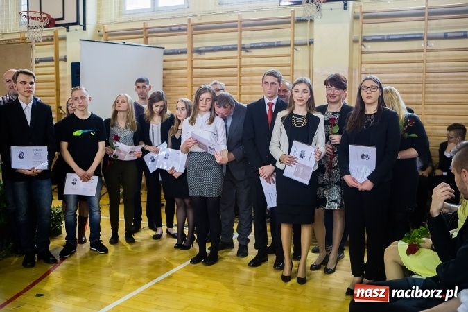 Zdjęcie w galerii na portalu naszraciborz.pl: II LO pożegnało maturzystów. Teraz już tylko egzamin dojrzałości wiadomości z regionu