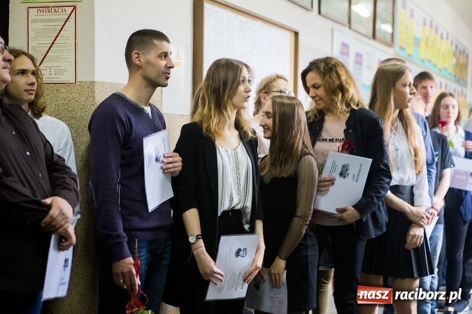 Zdjęcie w galerii na portalu naszraciborz.pl: II LO pożegnało maturzystów. Teraz już tylko egzamin dojrzałości wiadomości z regionu