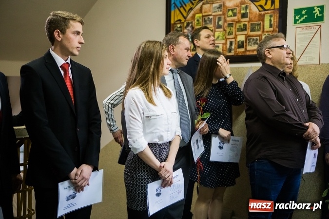 Zdjęcie w galerii na portalu naszraciborz.pl: II LO pożegnało maturzystów. Teraz już tylko egzamin dojrzałości wiadomości z regionu