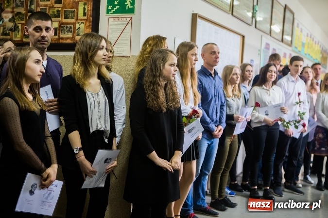Zdjęcie w galerii na portalu naszraciborz.pl: II LO pożegnało maturzystów. Teraz już tylko egzamin dojrzałości wiadomości z regionu