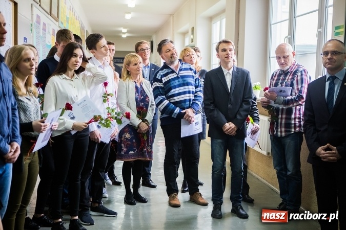 Zdjęcie w galerii na portalu naszraciborz.pl: II LO pożegnało maturzystów. Teraz już tylko egzamin dojrzałości wiadomości z regionu