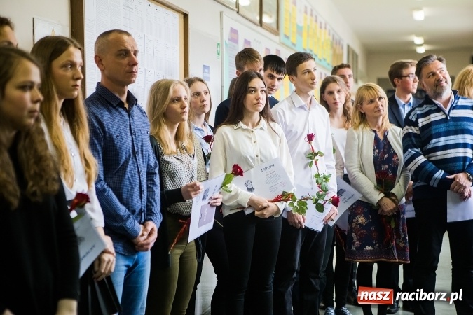 Zdjęcie w galerii na portalu naszraciborz.pl: II LO pożegnało maturzystów. Teraz już tylko egzamin dojrzałości wiadomości z regionu