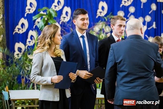 Zdjęcie w galerii na portalu naszraciborz.pl: II LO pożegnało maturzystów. Teraz już tylko egzamin dojrzałości wiadomości z regionu