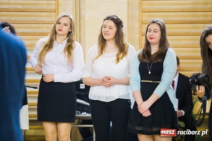 Zdjęcie w galerii na portalu naszraciborz.pl: II LO pożegnało maturzystów. Teraz już tylko egzamin dojrzałości wiadomości z regionu