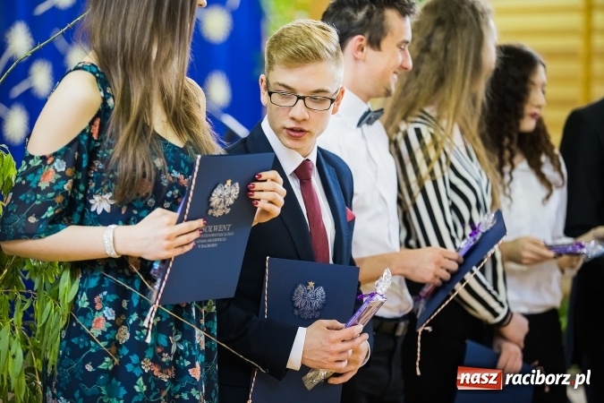 Zdjęcie w galerii na portalu naszraciborz.pl: II LO pożegnało maturzystów. Teraz już tylko egzamin dojrzałości wiadomości z regionu