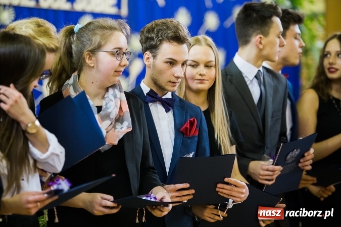 Zdjęcie w galerii na portalu naszraciborz.pl: II LO pożegnało maturzystów. Teraz już tylko egzamin dojrzałości wiadomości z regionu