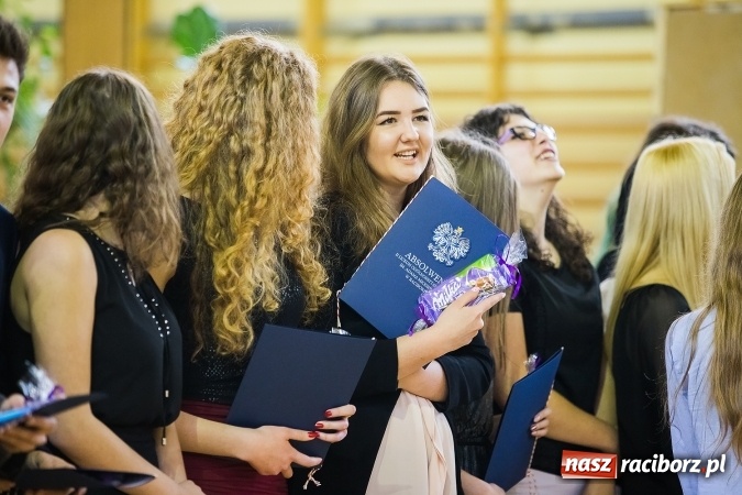 Zdjęcie w galerii na portalu naszraciborz.pl: II LO pożegnało maturzystów. Teraz już tylko egzamin dojrzałości wiadomości z regionu