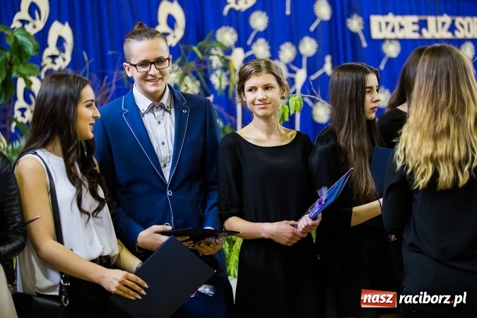 Zdjęcie w galerii na portalu naszraciborz.pl: II LO pożegnało maturzystów. Teraz już tylko egzamin dojrzałości wiadomości z regionu