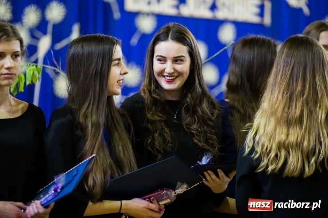 Zdjęcie w galerii na portalu naszraciborz.pl: II LO pożegnało maturzystów. Teraz już tylko egzamin dojrzałości wiadomości z regionu