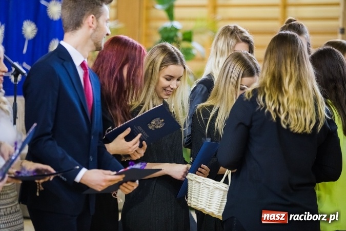 Zdjęcie w galerii na portalu naszraciborz.pl: II LO pożegnało maturzystów. Teraz już tylko egzamin dojrzałości wiadomości z regionu