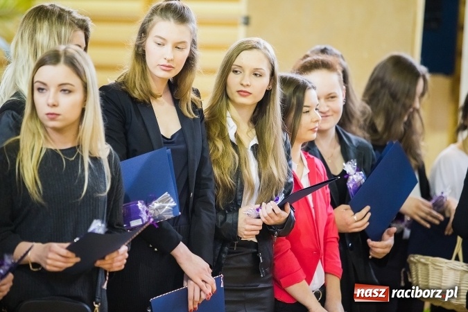 Zdjęcie w galerii na portalu naszraciborz.pl: II LO pożegnało maturzystów. Teraz już tylko egzamin dojrzałości wiadomości z regionu