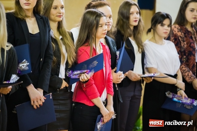 Zdjęcie w galerii na portalu naszraciborz.pl: II LO pożegnało maturzystów. Teraz już tylko egzamin dojrzałości wiadomości z regionu