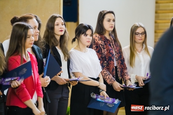 Zdjęcie w galerii na portalu naszraciborz.pl: II LO pożegnało maturzystów. Teraz już tylko egzamin dojrzałości wiadomości z regionu