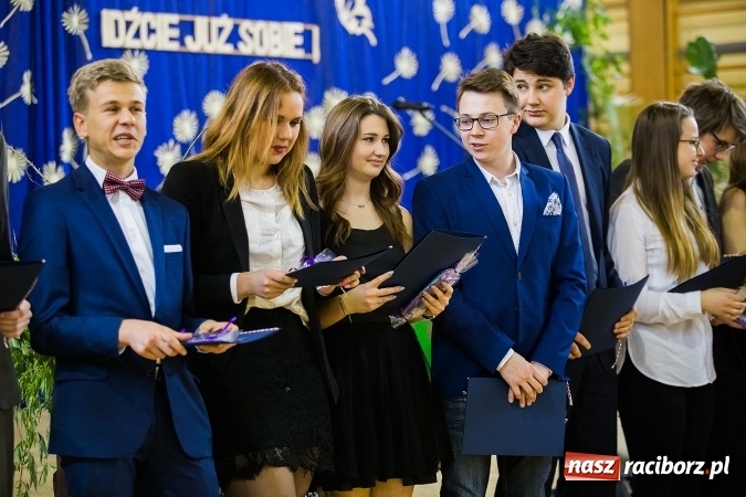 Zdjęcie w galerii na portalu naszraciborz.pl: II LO pożegnało maturzystów. Teraz już tylko egzamin dojrzałości wiadomości z regionu